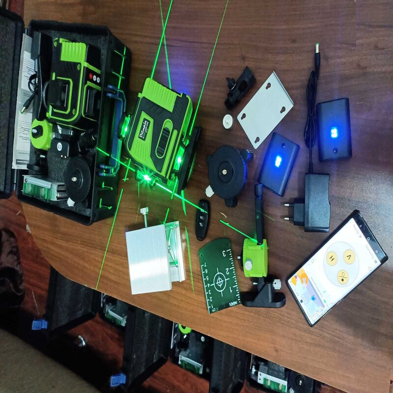 Nivela laser OLIMPIA 4D, 16 linii, laser verde, 2 baterii Nivela laser OLIMPIA 4D, 16 linii, laser verde, 2 baterii